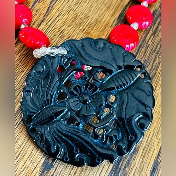 Necklace Red and Black beads VINTAGE Asian Inspired by August Max - Picture 8 of 9